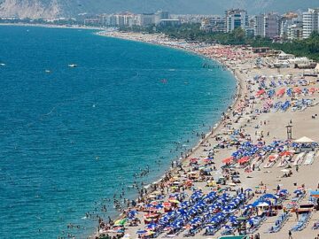 Antalya’nın Plajlarına Doyasıya Bir Yazın Açılışı