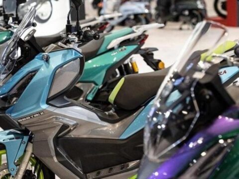 Tuvturkten motosiklet suruculerine guvenli surus icin muayene cagrisi pGRhiN9V